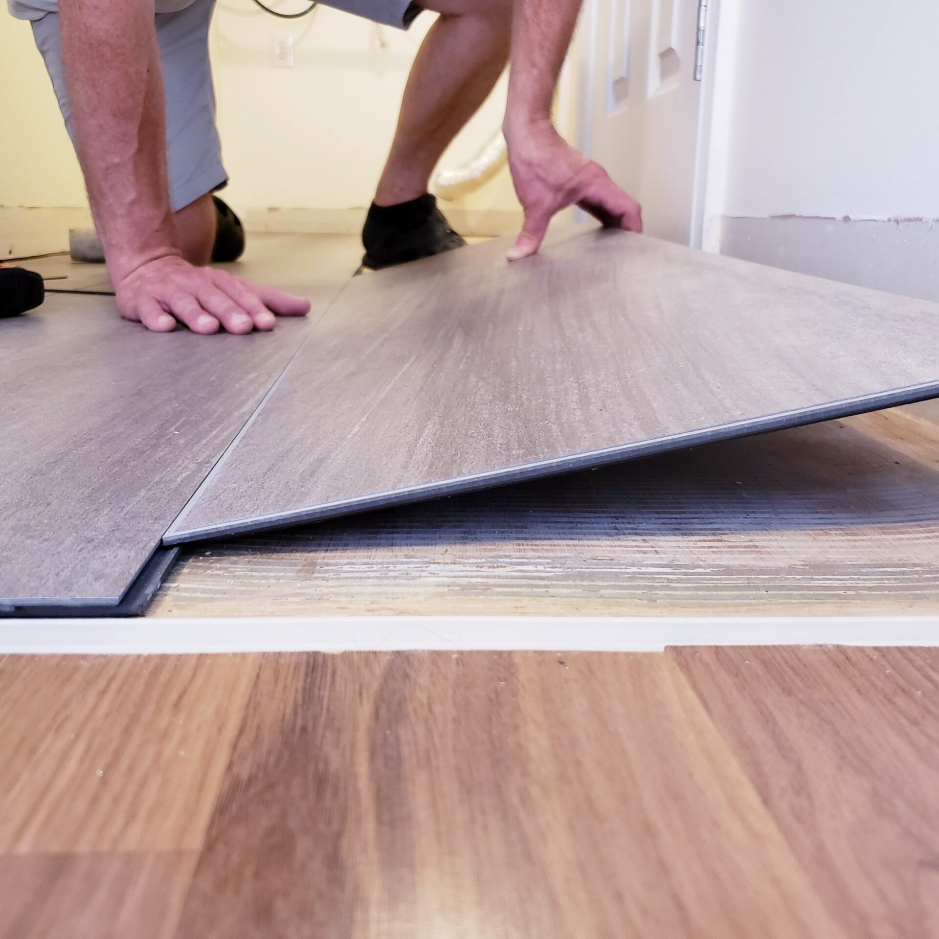 floor-level-view-of-laminate-flooring-installation-2023-11-27-04-51-13-utc